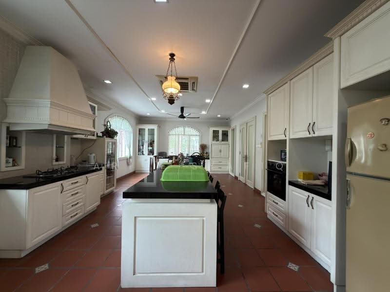 Bungalow House for Sale in SS19 (Subang Jaya) - Ariff Syafiq - Kitchen - PropertyGuru.com.my