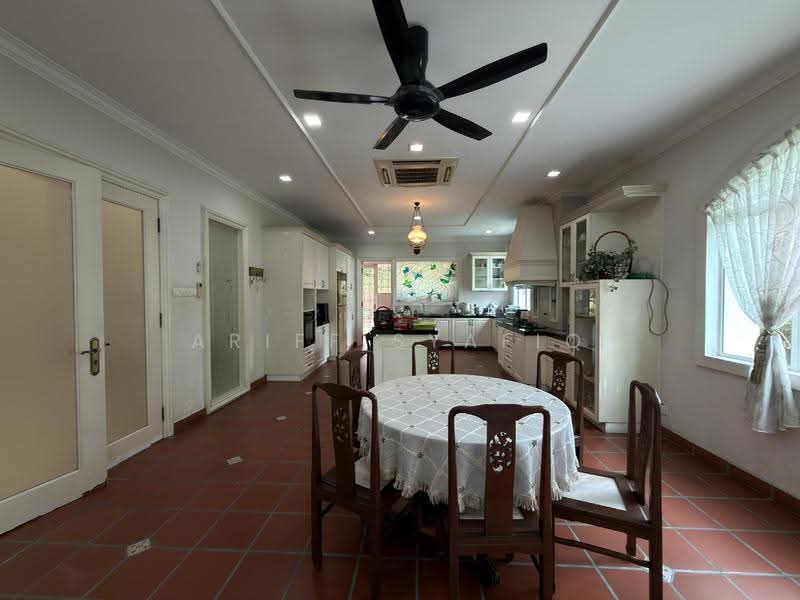 Bungalow House for Sale in SS19 (Subang Jaya) - Ariff Syafiq - Kitchen - PropertyGuru.com.my