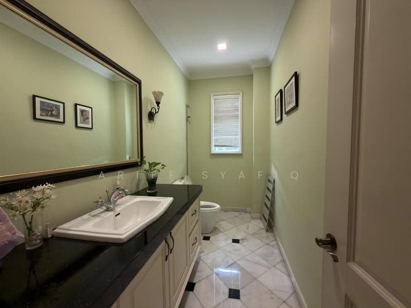 Bungalow House for Sale in SS19 (Subang Jaya) - Ariff Syafiq - Bathroom - PropertyGuru.com.my