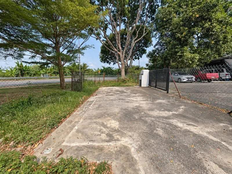 2-storey Terraced House for Sale in Banting (Selangor) - Syamsul Ilham - Exterior - PropertyGuru.com.my