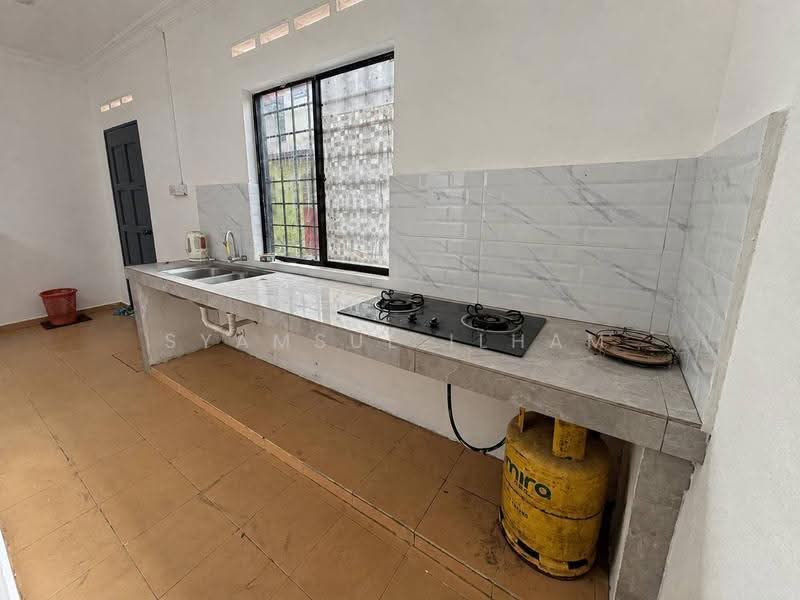 2-storey Terraced House for Sale in Banting (Selangor) - Syamsul Ilham - Kitchen - PropertyGuru.com.my