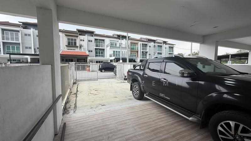 Rumah Teres 3-Tingkat untuk Dijual di Kuala Selangor (Selangor) - Fatin Azemi - Exterior - PropertyGuru.com.my