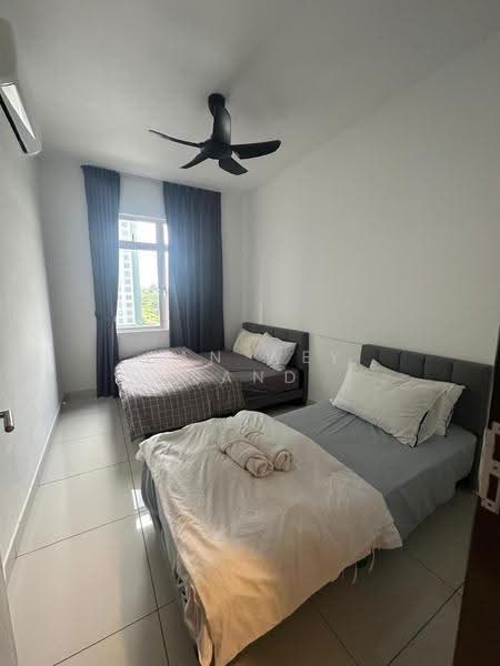 Condominium for Rent at Paraiso Residence @ The Earth - GAN WEY SAND - Bedroom - PropertyGuru.com.my