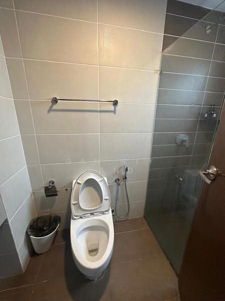 Condominium for Rent at Paraiso Residence @ The Earth - GAN WEY SAND - Bathroom - PropertyGuru.com.my