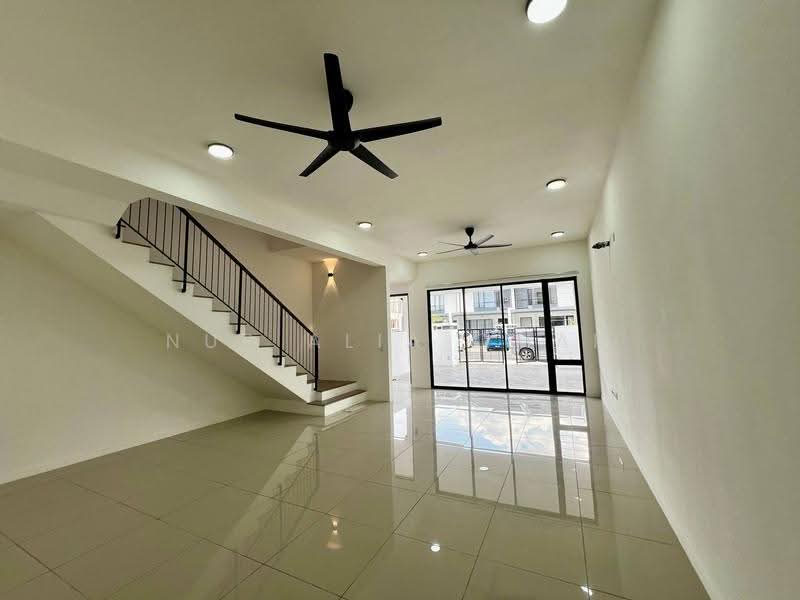 Rumah Teres untuk Dijual di Klang (Selangor) - Nur Alia Omar - Living Room - PropertyGuru.com.my