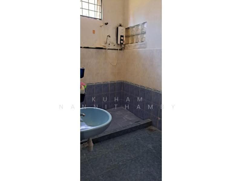 Bungalow House for Sale in Kajang (Selangor) - Kuham Nannithamby - Bathroom - PropertyGuru.com.my