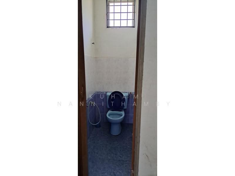 Bungalow House for Sale in Kajang (Selangor) - Kuham Nannithamby - Bathroom - PropertyGuru.com.my