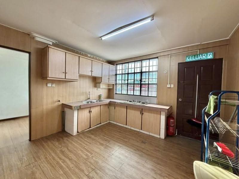 Semi-Detached House for Sale in Taman Lintas (Penampang) - Fiona Lai - Kitchen - PropertyGuru.com.my
