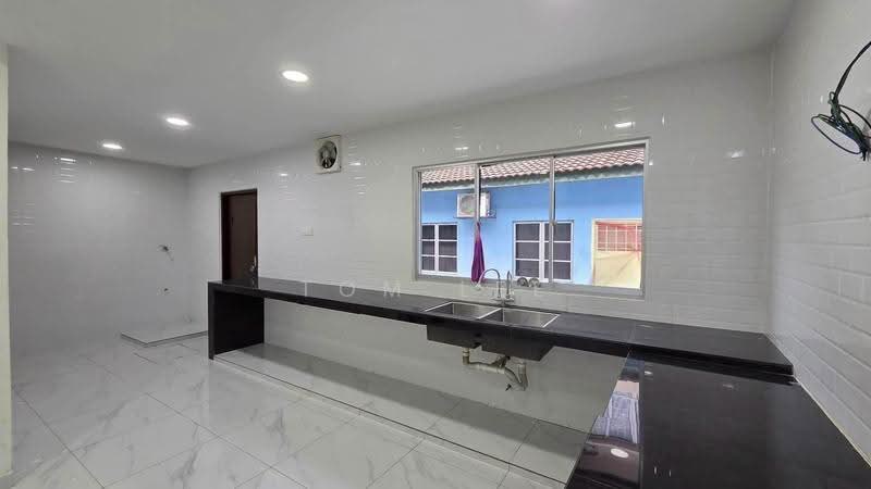 2-storey Terraced House for Sale in Bandar Puteri Klang (Klang) - Tom Lee - Kitchen - PropertyGuru.com.my