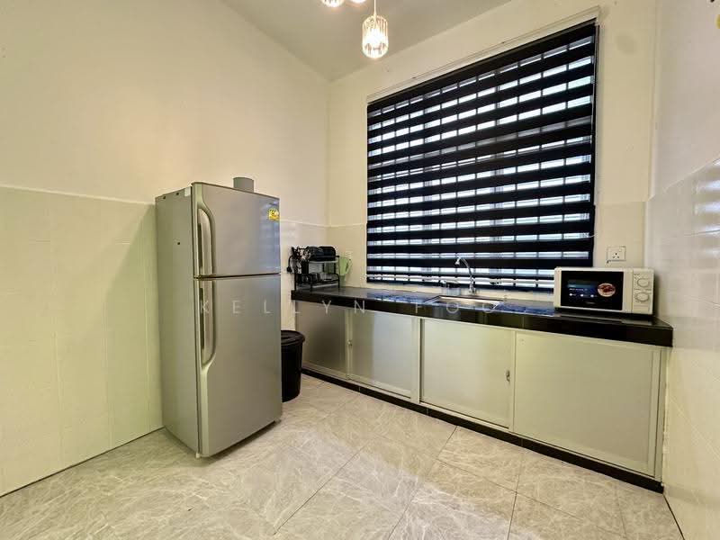 Townhouse for Sale in Taman Bukit Cheng (Cheng) - Kellyn Foo - Kitchen - PropertyGuru.com.my