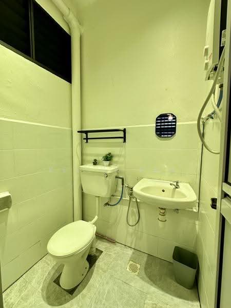 Townhouse for Sale in Taman Bukit Cheng (Cheng) - Kellyn Foo - Bathroom - PropertyGuru.com.my