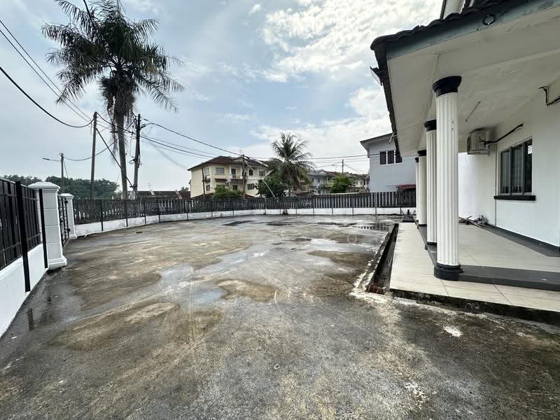 Townhouse for Sale in Taman Bukit Cheng (Cheng) - Kellyn Foo - Exterior - PropertyGuru.com.my