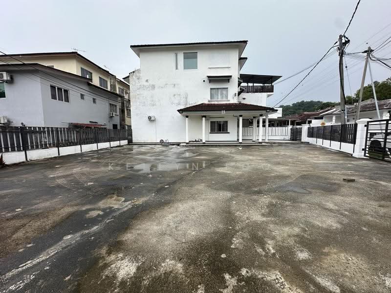 Townhouse for Sale in Taman Bukit Cheng (Cheng) - Kellyn Foo - Exterior - PropertyGuru.com.my