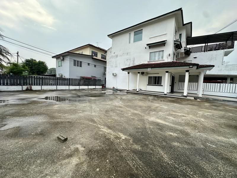 Townhouse for Sale in Taman Bukit Cheng (Cheng) - Kellyn Foo - Exterior - PropertyGuru.com.my