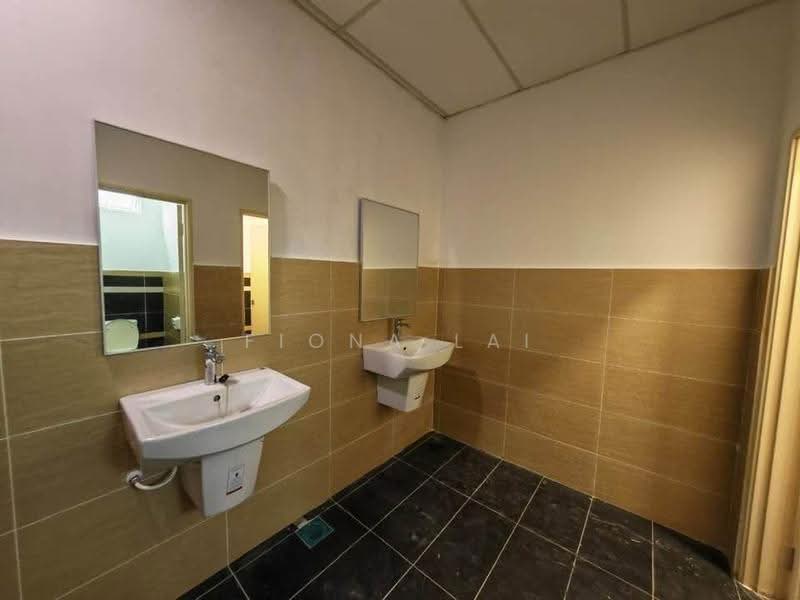 Cluster Factory for Rent in Kempas Lama (Johor Bahru) - Fiona Lai - Bathroom - PropertyGuru.com.my