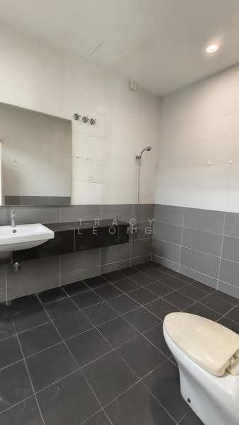 3-storey Terraced House for Sale in Kinrara Residence (Puchong) - Tracy Leong - Bathroom - PropertyGuru.com.my