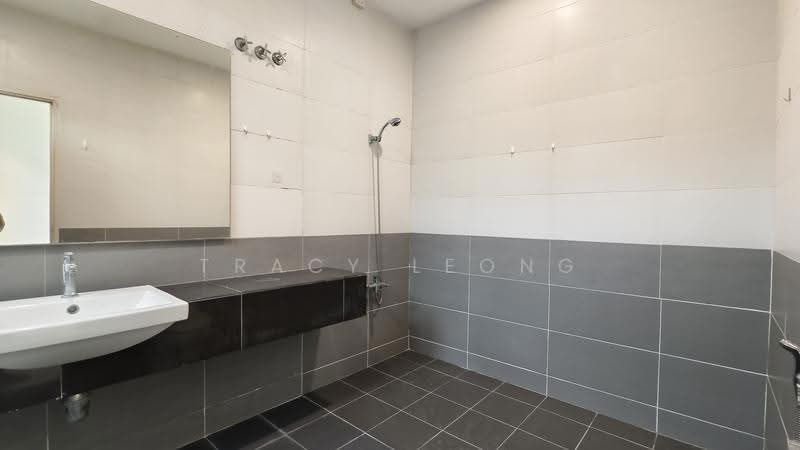3-storey Terraced House for Sale in Kinrara Residence (Puchong) - Tracy Leong - Bathroom - PropertyGuru.com.my
