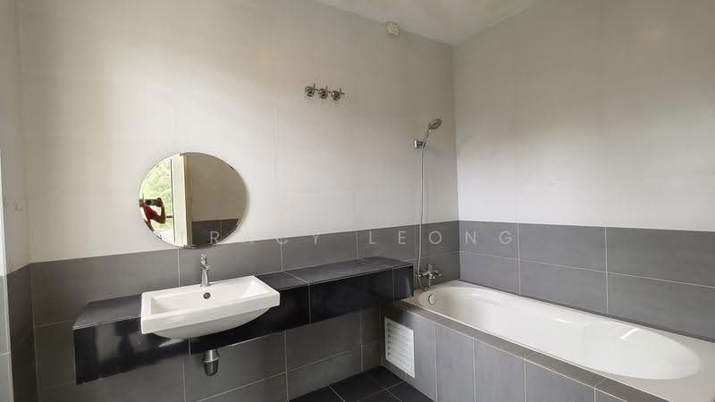 3-storey Terraced House for Sale in Kinrara Residence (Puchong) - Tracy Leong - Bathroom - PropertyGuru.com.my