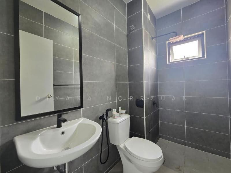 Rumah Bandar untuk Dijual di Cyber 10 (Cyberjaya) - Diyana Norrzuan - Bathroom - PropertyGuru.com.my