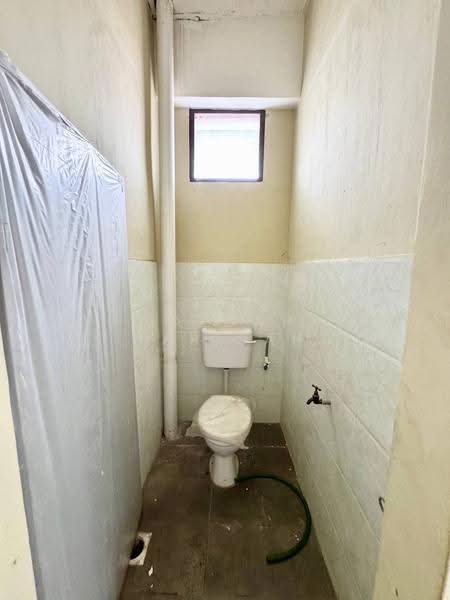 Shop / Office for Rent in Taman Cahaya (Pontian) - Saedah Napisah - Bathroom - PropertyGuru.com.my