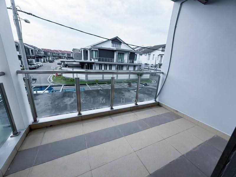 2-storey Terraced House for Sale in Bandar Putra Kulai (Kulai) - Kim Hon - Balcony - PropertyGuru.com.my