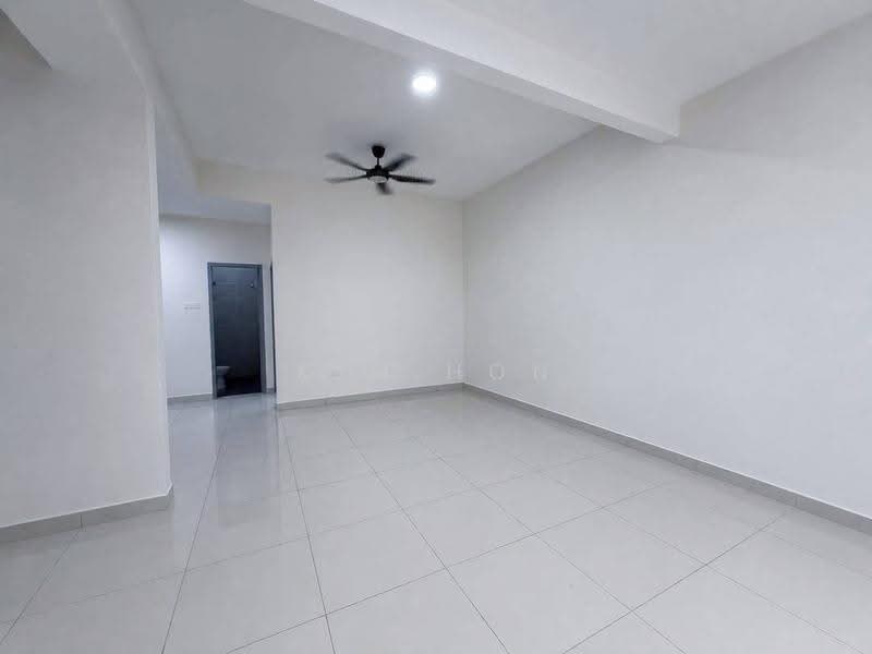 2-storey Terraced House for Sale in Bandar Putra Kulai (Kulai) - Kim Hon - Living Room - PropertyGuru.com.my