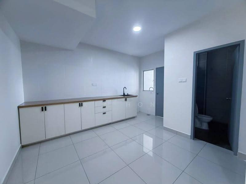 2-storey Terraced House for Sale in Bandar Putra Kulai (Kulai) - Kim Hon - Kitchen - PropertyGuru.com.my