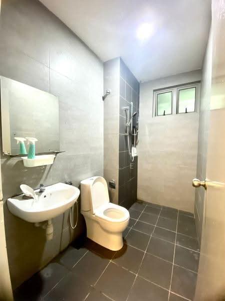 Kondominium untuk Disewa di Hon Residensi @ City Garden Commercial Centre - Jamie Leong - Bathroom - PropertyGuru.com.my