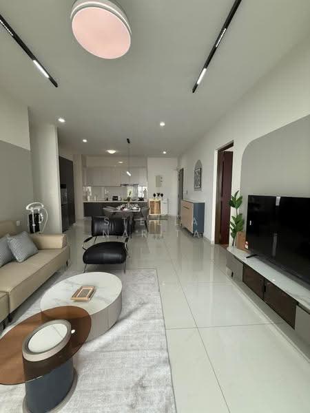 Kondominium untuk Disewa di Kings Bay @ Country Garden Danga Bay - Stella Narita - Living Room - PropertyGuru.com.my