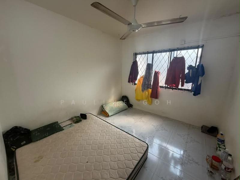 Rumah Flat untuk Dijual di Taman Cempaka - Pauline Goh - Bedroom - PropertyGuru.com.my