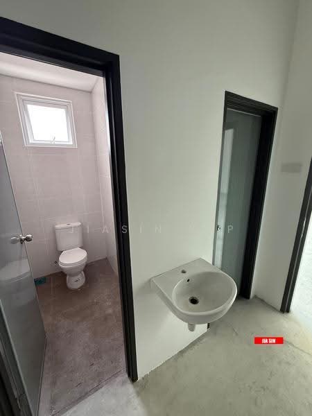 Terrace Factory for Rent in Sungai Tiram (Bayan Lepas) - Jiasin Yap - Bathroom - PropertyGuru.com.my