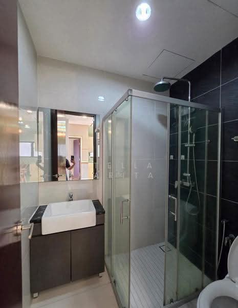 Kondominium untuk Disewa di Amberside @ Country Garden Danga Bay - Stella Narita - Bathroom - PropertyGuru.com.my