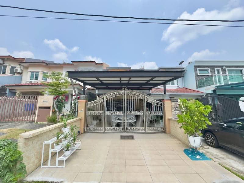 2-storey Terraced House for Sale in Bandar Putra Permai (Seri Kembangan) - Salawati Busro - Exterior - PropertyGuru.com.my