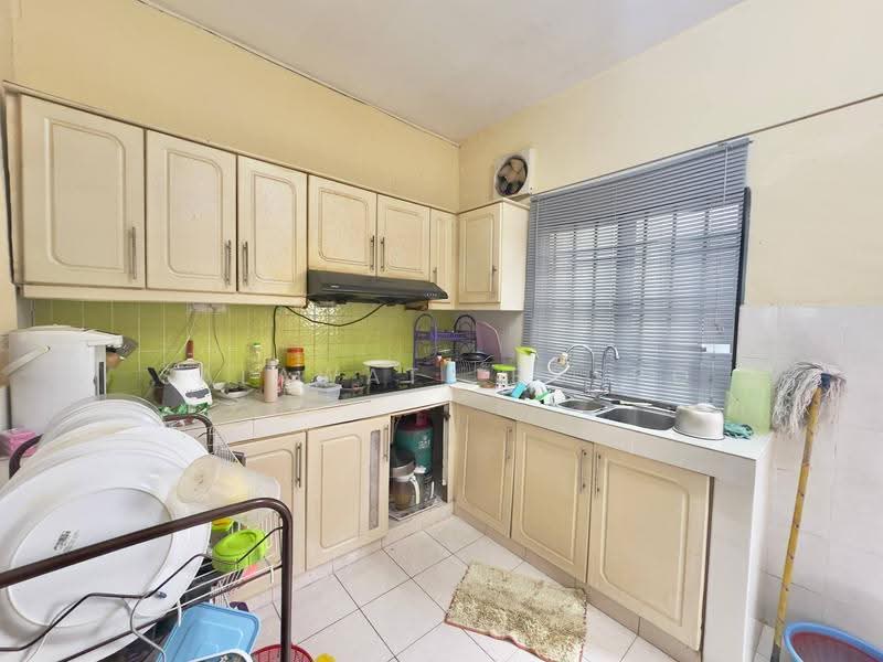 2-storey Terraced House for Sale in Bandar Putra Permai (Seri Kembangan) - Salawati Busro - Kitchen - PropertyGuru.com.my