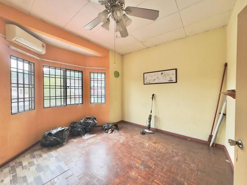 2-storey Terraced House for Sale in Bandar Putra Permai (Seri Kembangan) - Salawati Busro - Interior - PropertyGuru.com.my