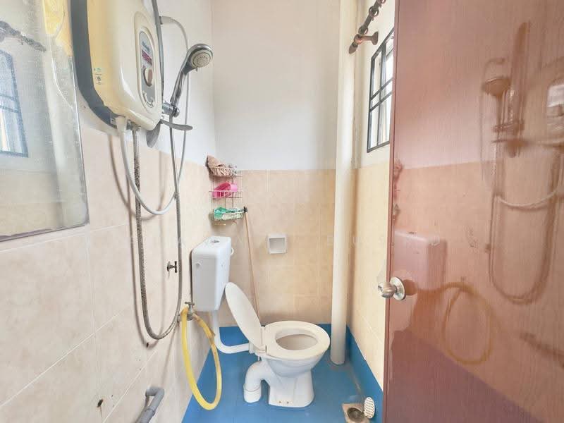 2-storey Terraced House for Sale in Bandar Putra Permai (Seri Kembangan) - Salawati Busro - Bathroom - PropertyGuru.com.my