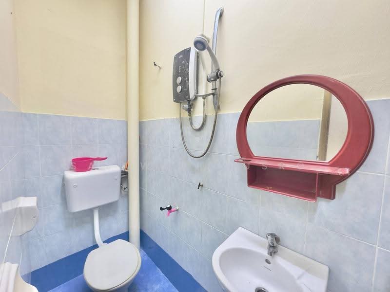 2-storey Terraced House for Sale in Bandar Putra Permai (Seri Kembangan) - Salawati Busro - Bathroom - PropertyGuru.com.my