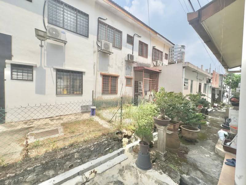 2-storey Terraced House for Sale in Bandar Putra Permai (Seri Kembangan) - Salawati Busro - Exterior - PropertyGuru.com.my