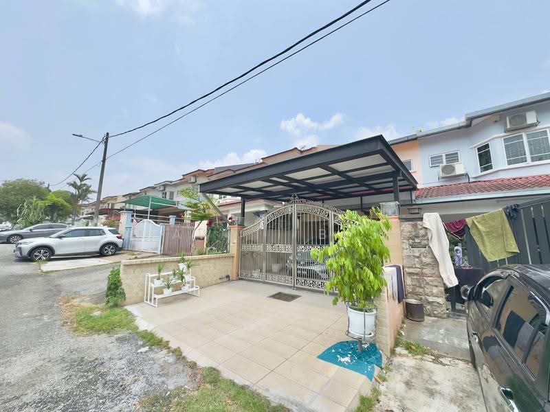 2-storey Terraced House for Sale in Bandar Putra Permai (Seri Kembangan) - Salawati Busro - Exterior - PropertyGuru.com.my