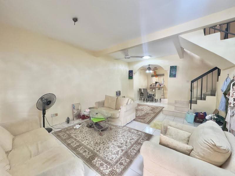 2-storey Terraced House for Sale in Bandar Putra Permai (Seri Kembangan) - Salawati Busro - Living Room - PropertyGuru.com.my