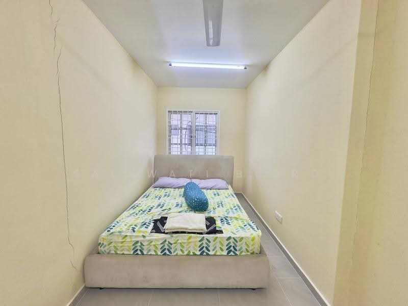 2-storey Terraced House for Sale in Bandar Putra Permai (Seri Kembangan) - Salawati Busro - Bedroom - PropertyGuru.com.my