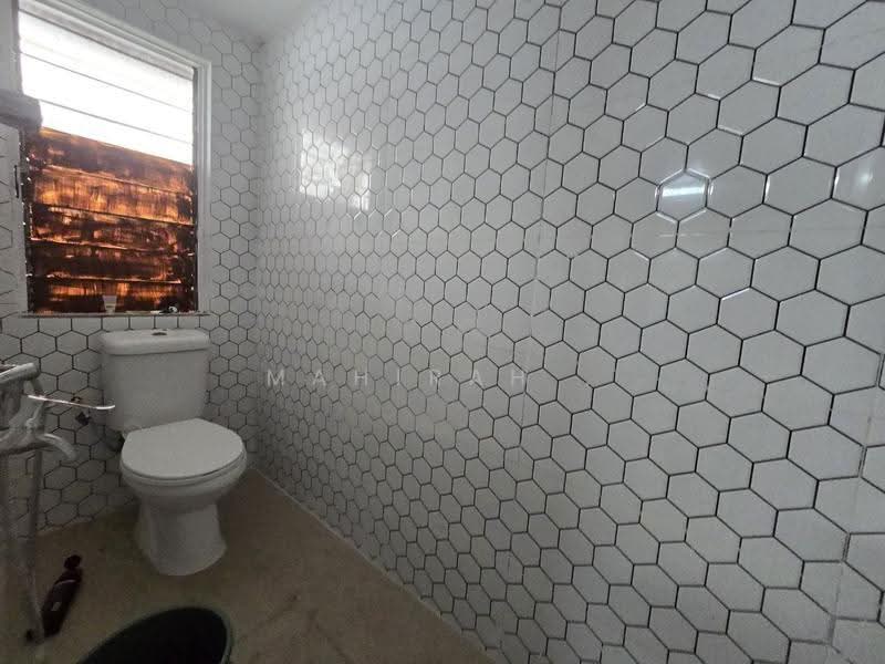 2-storey Terraced House for Sale in Taman Cempaka (Ampang) - Mahirah . - Bathroom - PropertyGuru.com.my