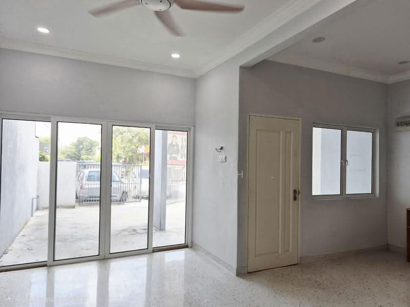2-storey Terraced House for Sale in Taman Cempaka (Ampang) - Mahirah . - Living Room - PropertyGuru.com.my