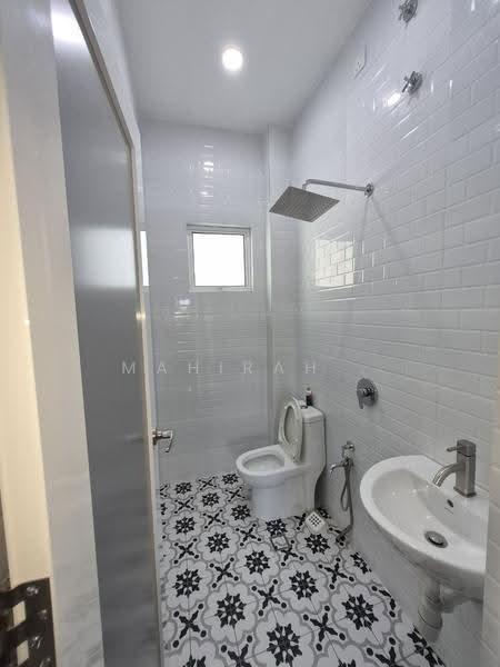 2-storey Terraced House for Sale in Taman Cempaka (Ampang) - Mahirah . - Bathroom - PropertyGuru.com.my