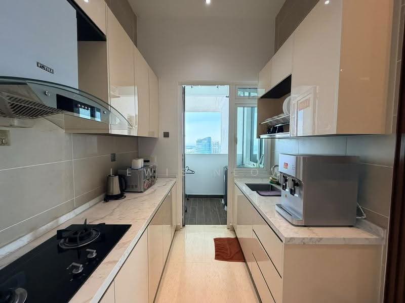 Kediaman Servis untuk Dijual di TriTower Residence @ Johor Bahru Sentral - Lewis Neow - Kitchen - PropertyGuru.com.my