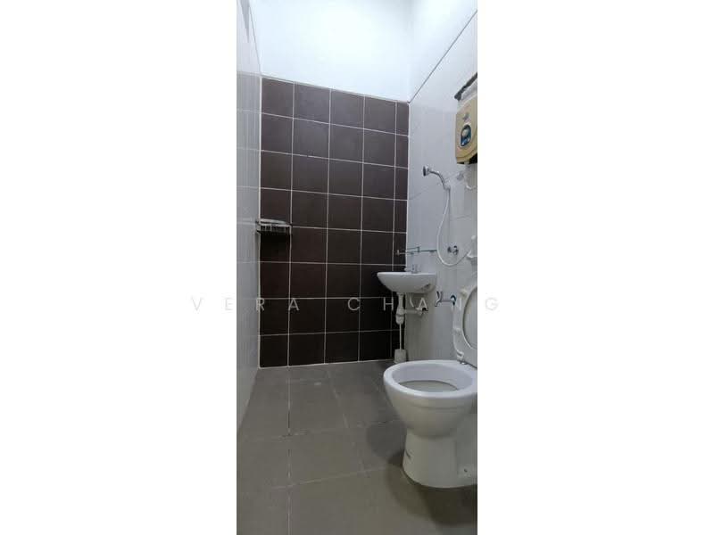 2-storey Terraced House for Rent in Taman Molek (Johor Bahru) - Vera Chang - Bathroom - PropertyGuru.com.my