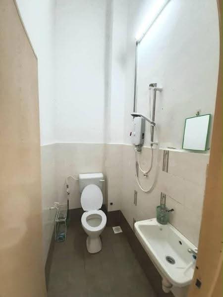 2-storey Terraced House for Sale in Taman Nusantara (Iskandar Puteri (Nusajaya)) - Ferene Fong - Bathroom - PropertyGuru.com.my