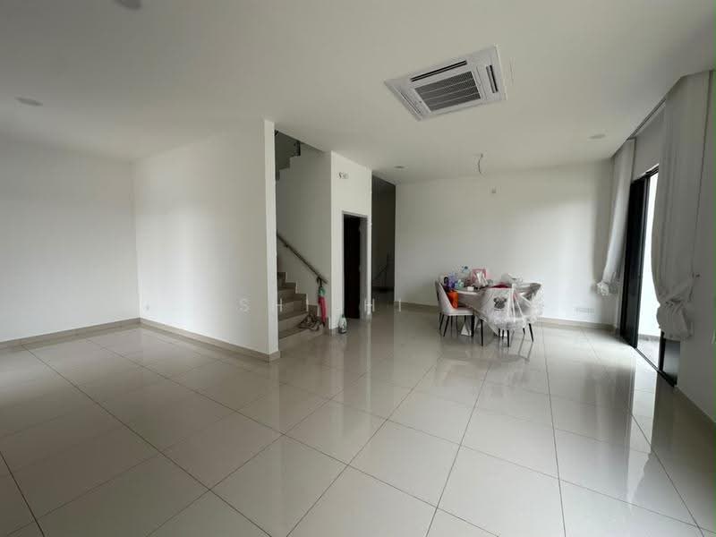 Semi-Detached House for Rent in Kempas Utama (Tebrau) - Shishi . - Living Room - PropertyGuru.com.my