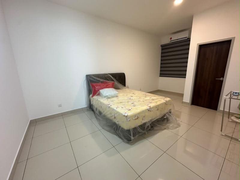 Semi-Detached House for Rent in Kempas Utama (Tebrau) - Shishi . - Bedroom - PropertyGuru.com.my
