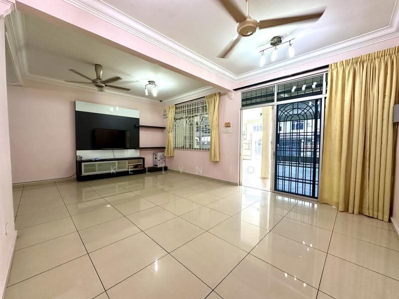 2-storey Terraced House for Sale in Taman Cheng Baru (Cheng) - Kellyn Foo - Living Room - PropertyGuru.com.my